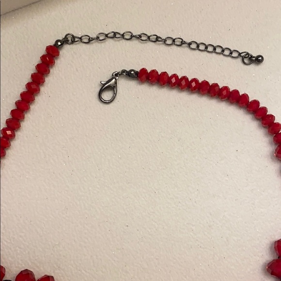 Red necklaces - Picture 3 of 3